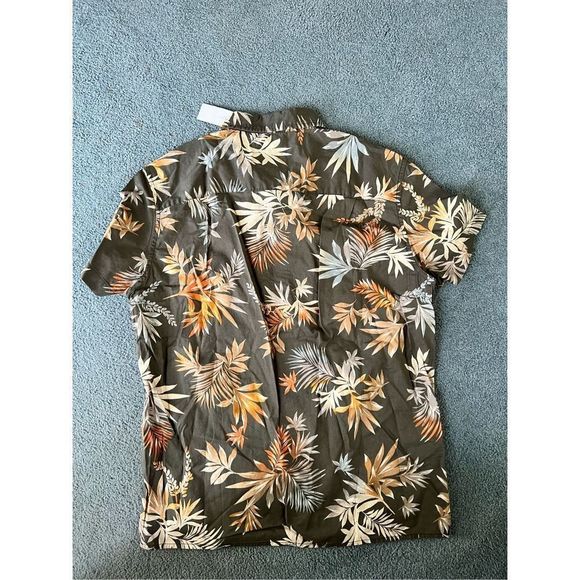 New with tags bottom down American Eagle Hawaiian Shirt - Picture 4 of 4